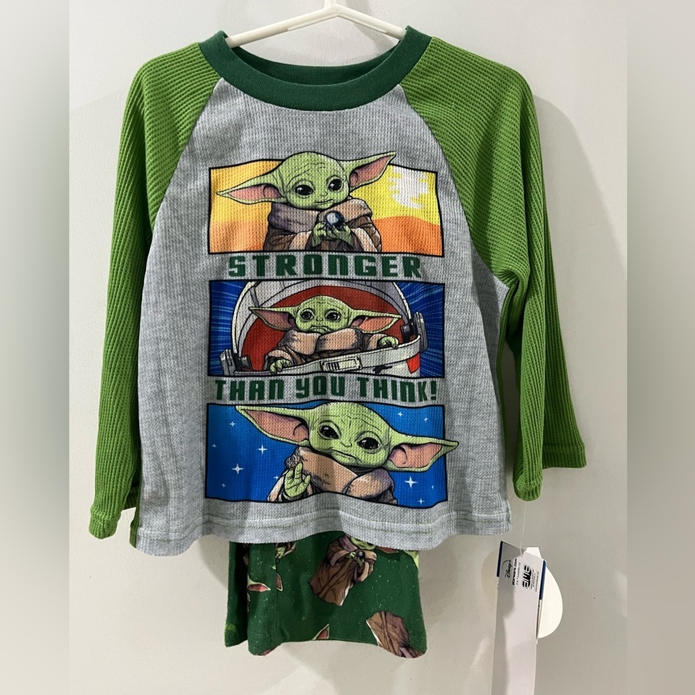 Star Wars Baby Yoda Long-Sleeve Pajama Set for Kids, size 4, New!